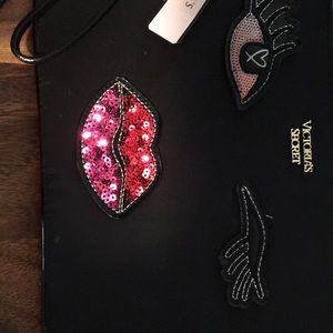 VS/PINK LOVE LIPS WRISTLET